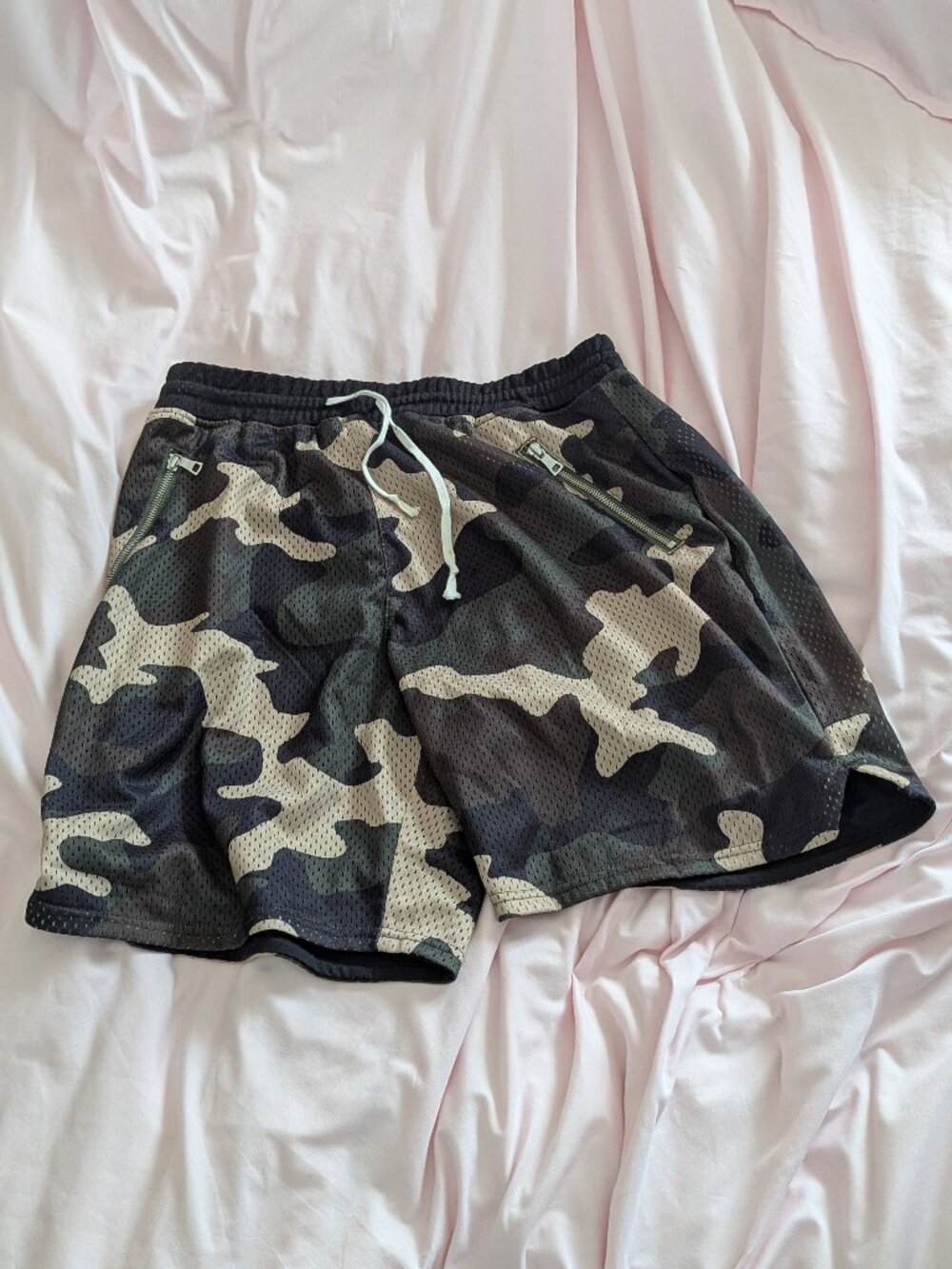 Elwood Camo Mesh Zipper Pocket Shorts Size M